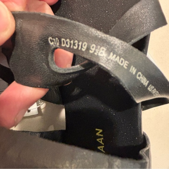 COLE HAAN NIKE Sz 9.5B Gladiator Stylish Black Strappy Sandals Flats Zipper Back - Picture 12 of 12